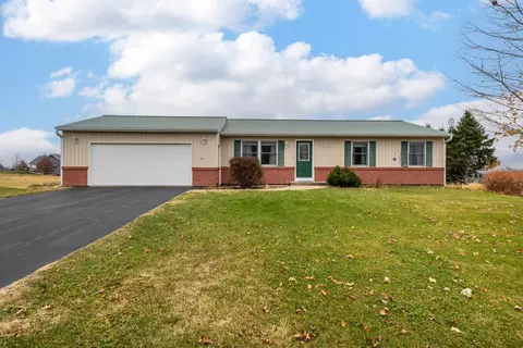 2805 Red Gates Dr, Galena, IL 61036