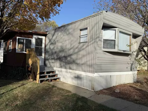 303 Lorraine Dr, Freeport, IL 61032