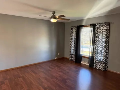 3237 W Carthage Dr, Freeport, IL 61032 photo 2