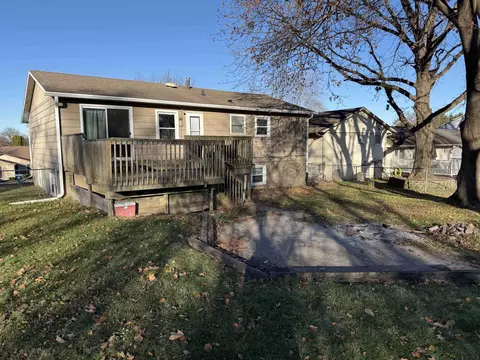 3237 W Carthage Dr, Freeport, IL 61032 photo 14