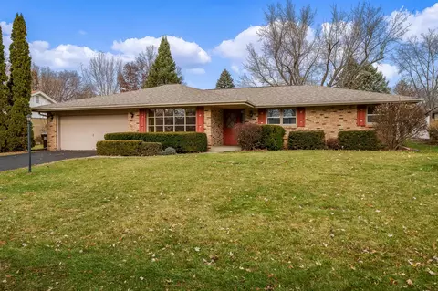 5802 Clarendon Dr, Rockford, IL 61114