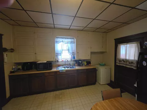 Kitchen - 21 W Dexter, Freeport, IL 61032 photo 1 of 4