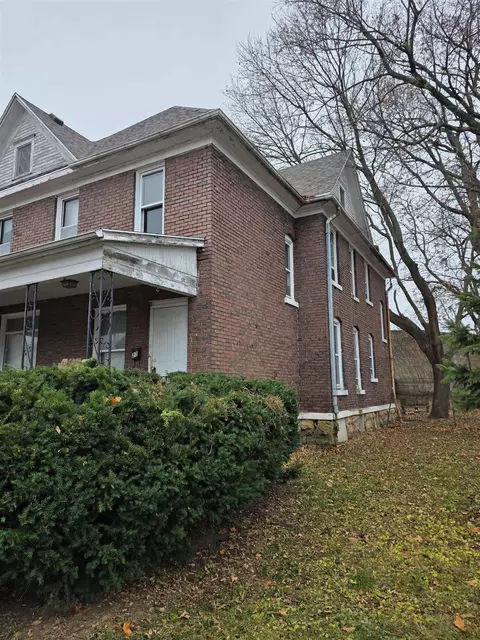 Exterior - 21 W Dexter, Freeport, IL 61032 photo 2 of 4