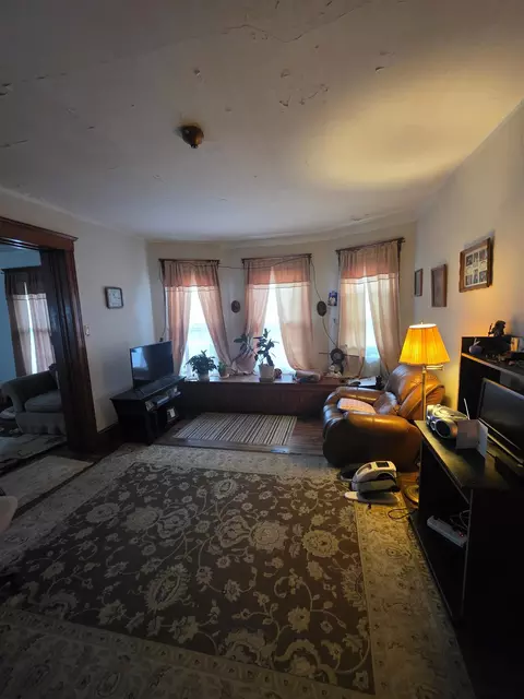 Living - 21 W Dexter, Freeport, IL 61032 photo 1 of 3
