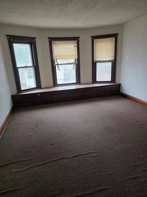 Living - 21 W Dexter, Freeport, IL 61032 photo 3 of 3