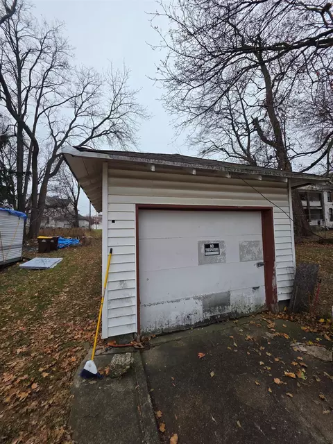 Other - 21 W Dexter, Freeport, IL 61032 photo 2 of 8
