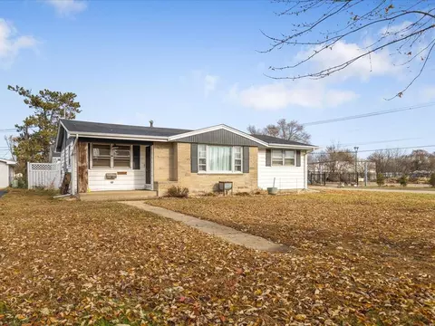 1030 Anna Ave, Machesney Park, IL 61115