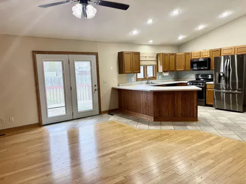 Living - 1519 Ruby St, Belvidere, IL 61008 photo 2 of 2