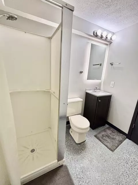 Bath - 1519 Ruby St, Belvidere, IL 61008 photo 3 of 4