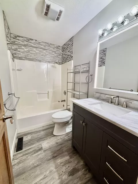 Bath - 1519 Ruby St, Belvidere, IL 61008 photo 1 of 4