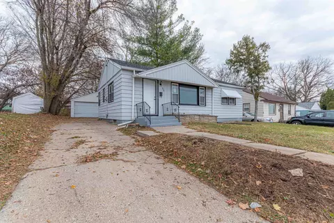 807 Indiana Ave, Rockford, IL 61102