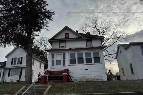 537 Empire St, Freeport, IL 61032