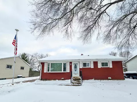 1105 Colonial Dr, Machesney Park, IL 61115