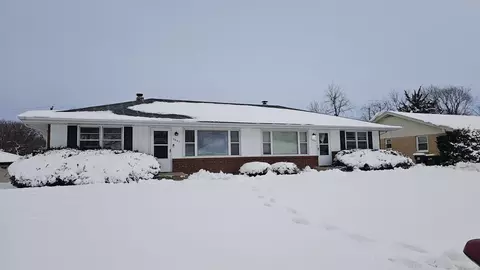5864 Dafred Dr, Rockford, IL 61107