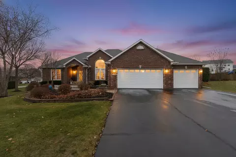 638 Merrion Rd, Roscoe, IL 61073