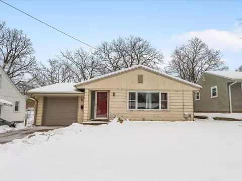 716 Peter Ave, Rockford, IL 61108