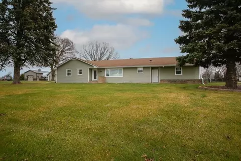 1477 Il Route 75 N, Freeport, IL 61032