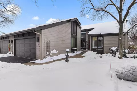 5364 Winding Creek Dr, Rockford, IL 61114