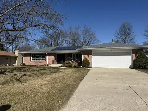 5766 Hoylake Dr, Rockford, IL 61107