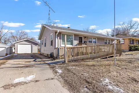 2316 Cornell Dr, Rockford, IL 61108
