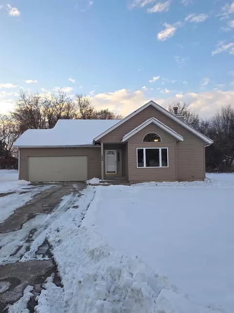 205 SW Gables Dr, Poplar Grove, IL 61065