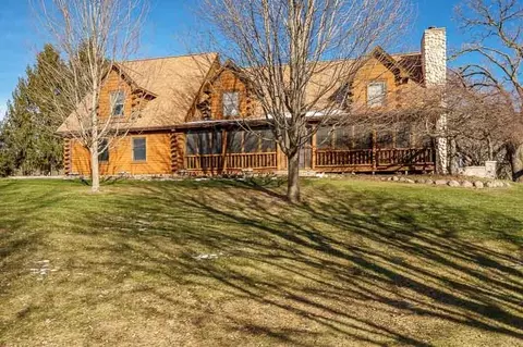 7334 Hawthorne Rdg, Roscoe, IL 61073