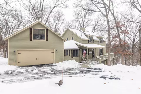 2 Canton Ct, Galena, IL 61036