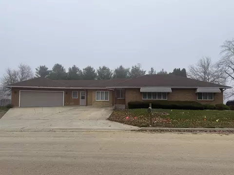 13 S Stanton St, Shannon, IL 61078