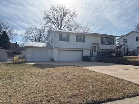 1841 W Revere, Freeport, IL 61032