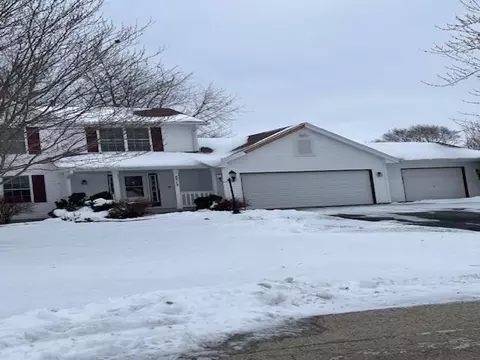8313 Forest Ln, Machesney Park, IL 61115