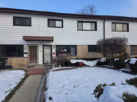 257 Dover Dr, Des Plaines, IL 60018