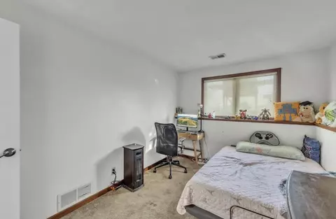 Bedroom - 6338 Thicket Ln, Cherry Valley, IL 61016 photo 4 of 8