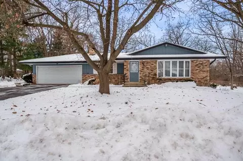 1918 Oak Leaf Ct, South Beloit, IL 61080
