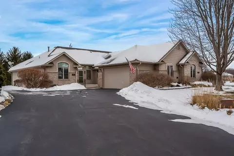11381 Lindbergh Ln, Poplar Grove, IL 61065