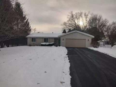 1128 Royal Aberdeen Dr, Rockford, IL 61103