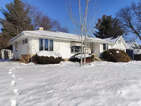 1424 W American, Freeport, IL 61032