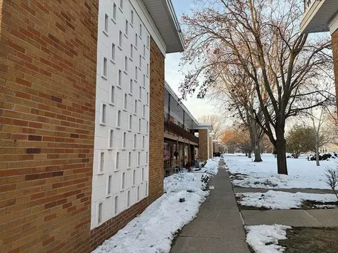 233 Northway Park Apt 9 Rd, Machesney Park, IL 61115