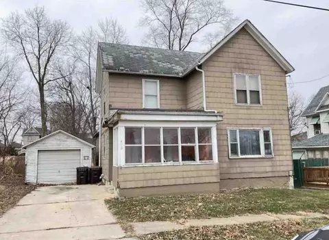 478 S Benton Ave, Freeport, IL 61032