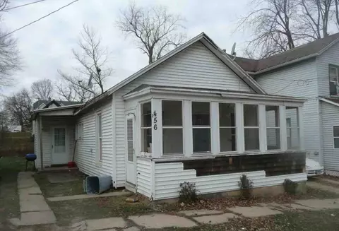 456 S Benton Ave, Freeport, IL 61032