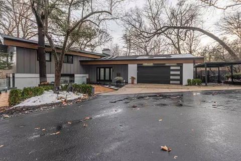 2200 Willow Ln, Rockford, IL 61107