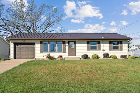8920 N Badger Rd, East Dubuque, IL 61025