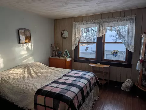 Bedroom - 321 Eureka St, Genoa, IL 60135 photo 2 of 4