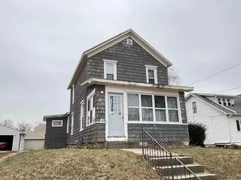 425 W American St, Freeport, IL 61032