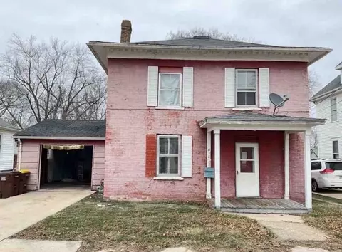 414 W Homer St, Freeport, IL 61032