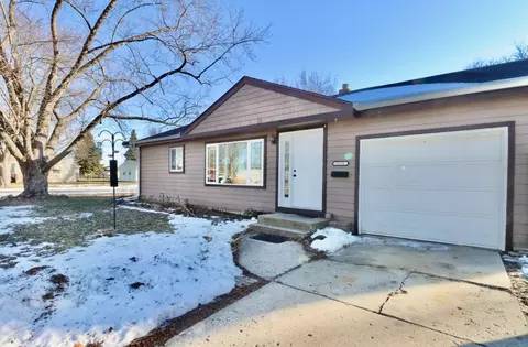 1321 E Renrose Ave, Loves Park, IL 61111