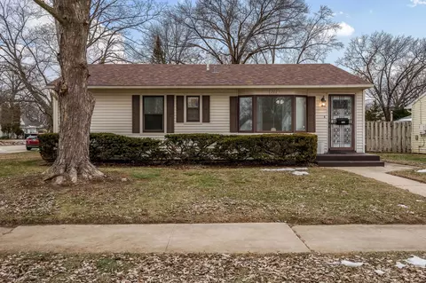 202 W Renrose Ave, Loves Park, IL 61111