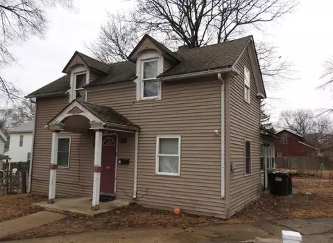 328 W Stearns St, Freeport, IL 61032