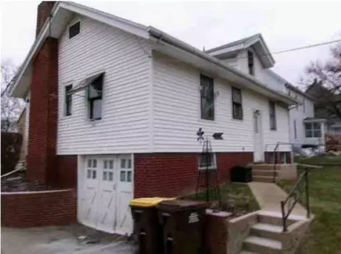 325 W Evelyn St, Freeport, IL 61032