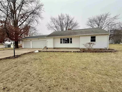 305 W Pershing St, Stillman Valley, IL 61084