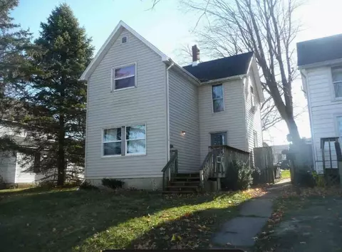 315-317 W Douglas St, Freeport, IL 61032